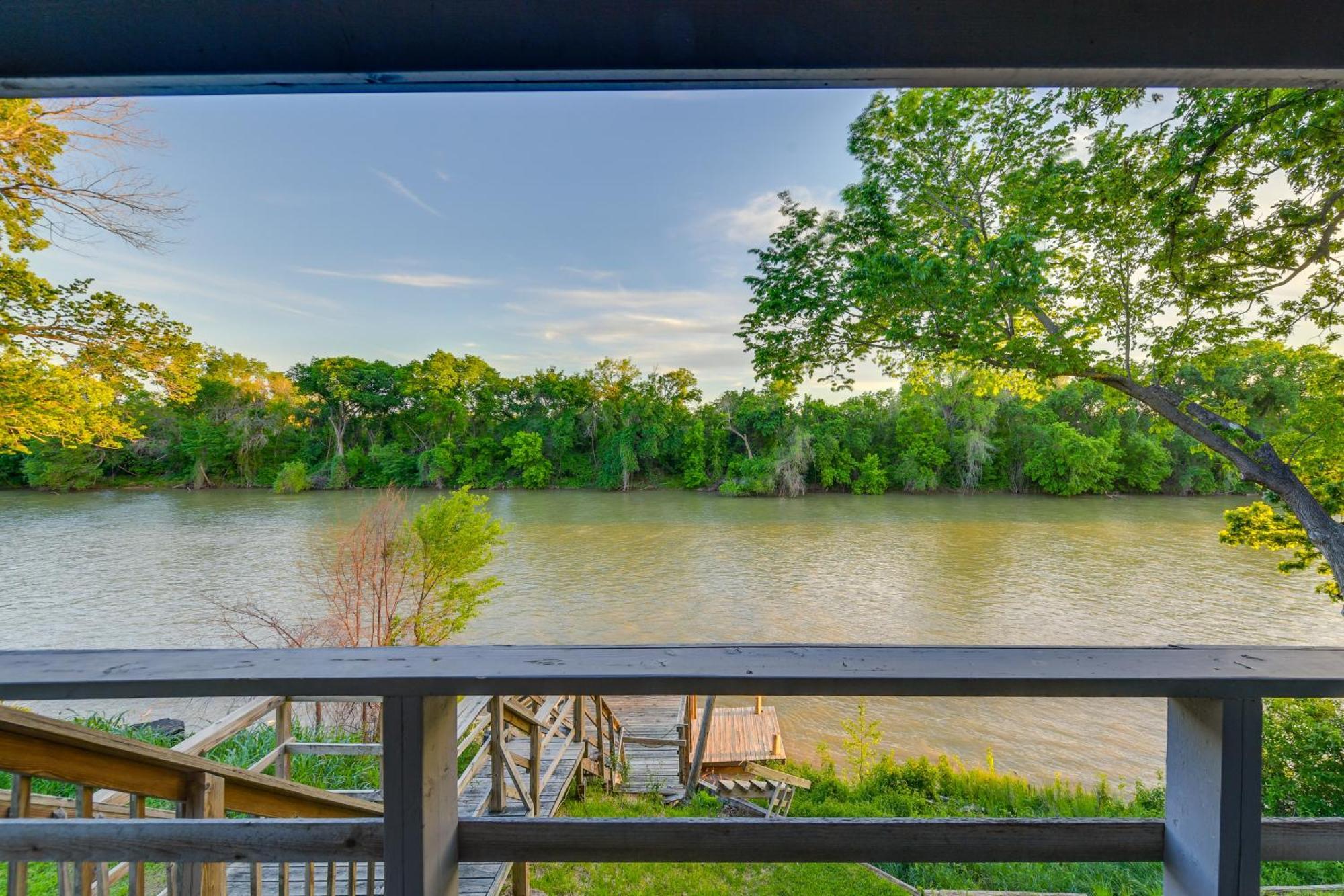 Apartamento Rustic River Cabin With Dock And Covered Deck! Waco Exterior foto