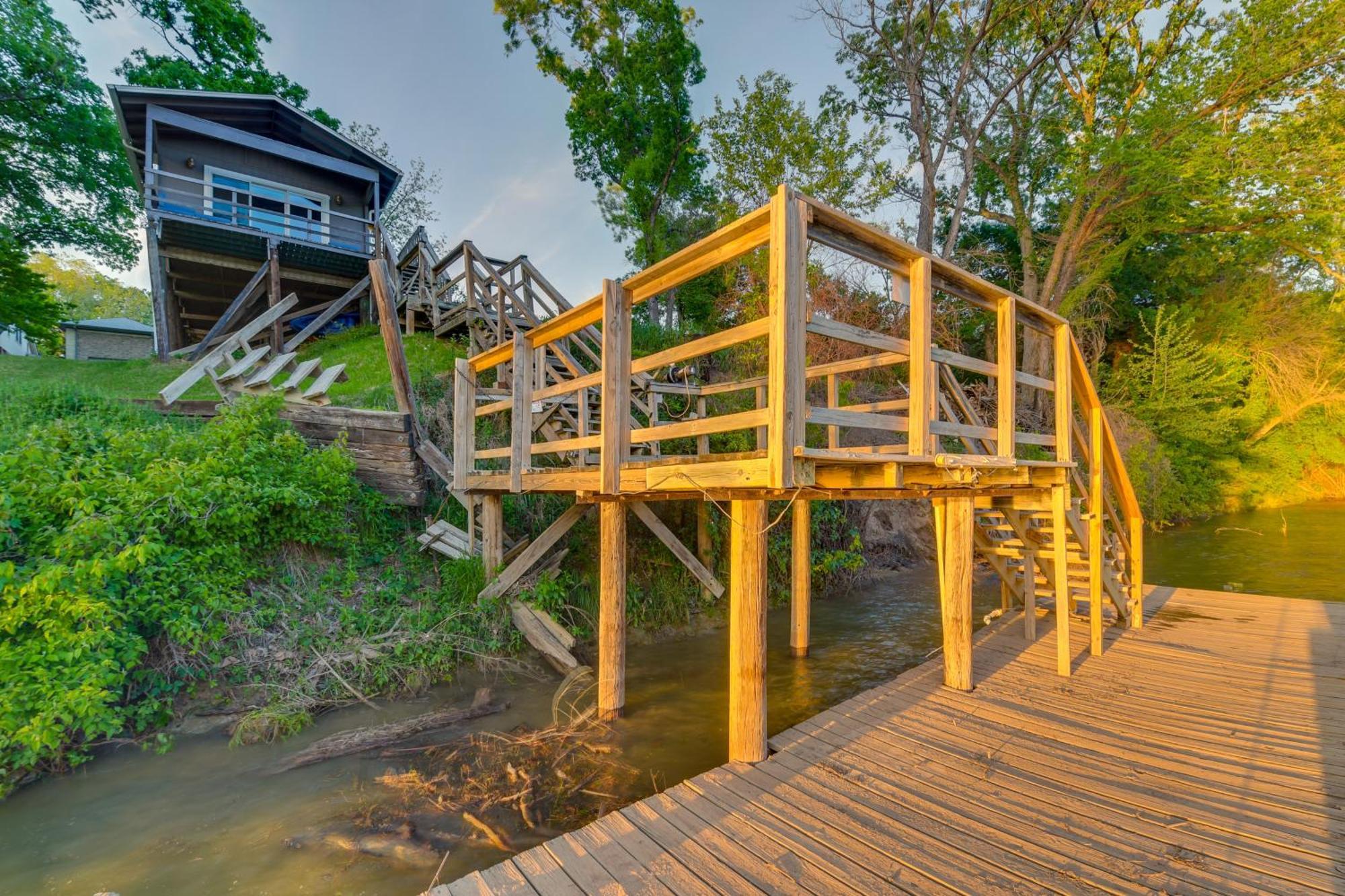 Apartamento Rustic River Cabin With Dock And Covered Deck! Waco Exterior foto