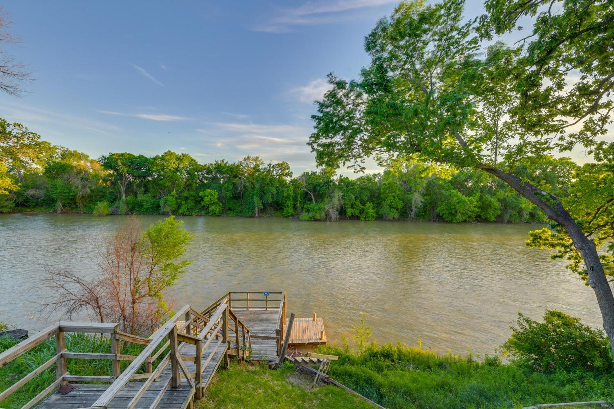 Apartamento Rustic River Cabin With Dock And Covered Deck! Waco Exterior foto